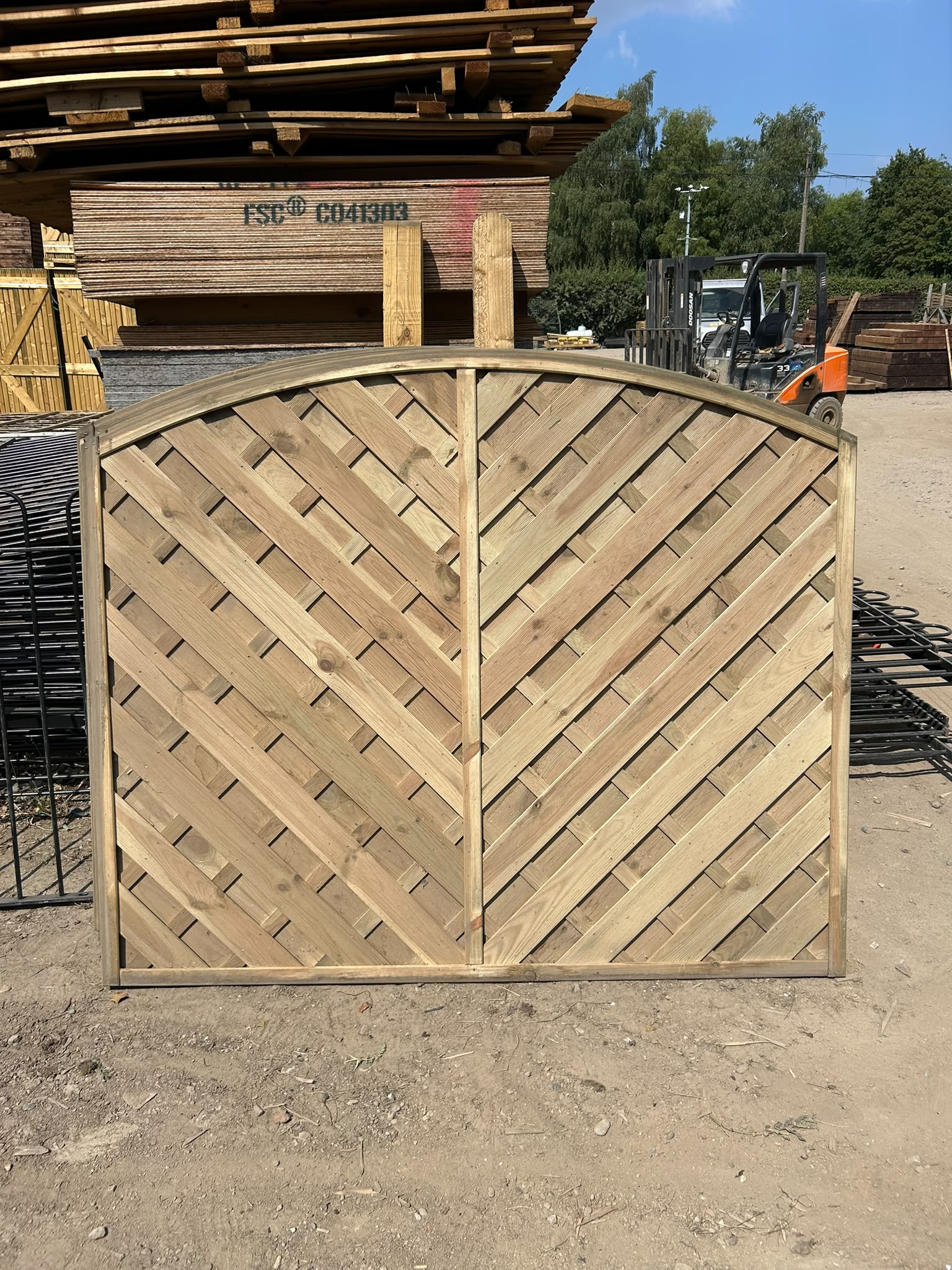 V Arched, Bow Top Fence Panel 1.8m x 1.5m